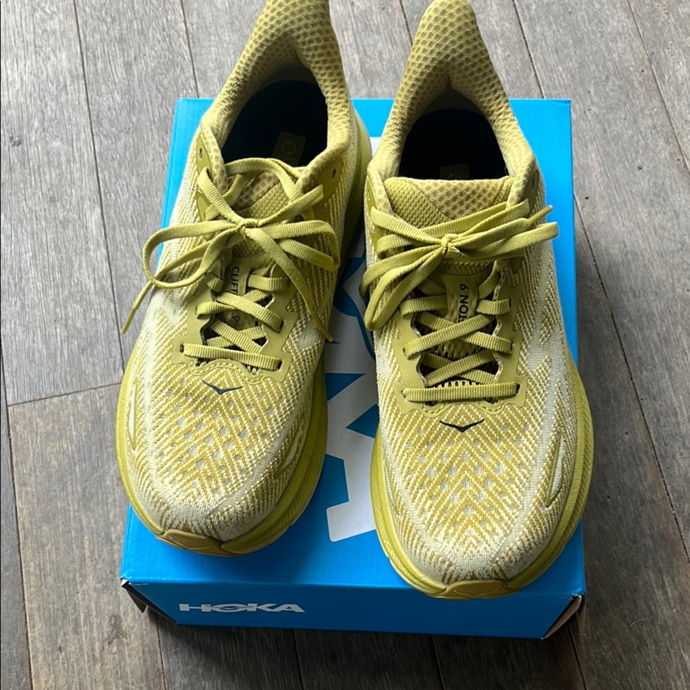 Hoka Clifton 9 Sneakers size 8.5